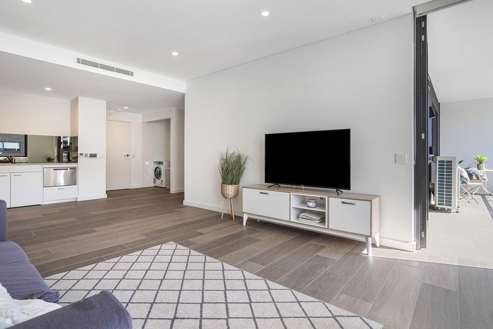 2017727364_4_1_220408_113822-w1800-h1200